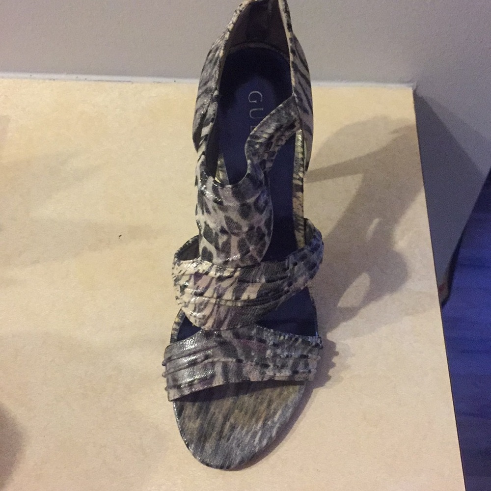 Guess silver cheetah print stilettos - Picture 2 of 3
